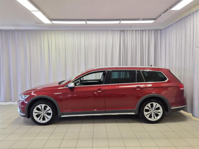 VOLKSWAGEN Passat 2015 Variant Alltrack 2,0 TDI 140 kW (190 hv) 4MOTION DSG * Vetokoukku / ACC / Webasto / P- Kamera *