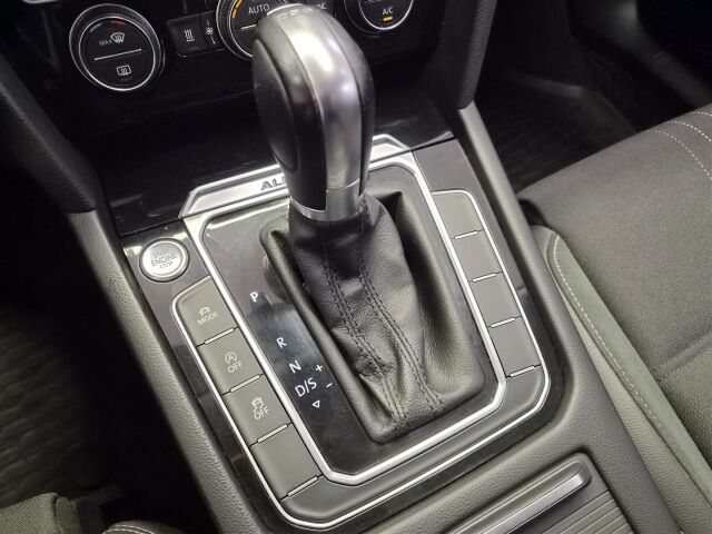 VOLKSWAGEN Passat 2015 Variant Alltrack 2,0 TDI 140 kW (190 hv) 4MOTION DSG * Vetokoukku / ACC / Webasto / P- Kamera *