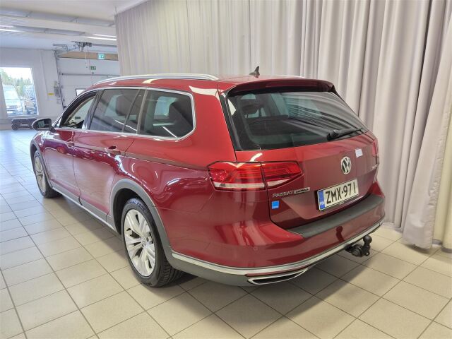 VOLKSWAGEN Passat 2015 Variant Alltrack 2,0 TDI 140 kW (190 hv) 4MOTION DSG * Vetokoukku / ACC / Webasto / P- Kamera *
