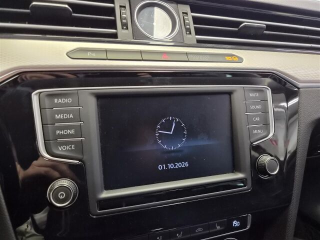VOLKSWAGEN Passat 2015 Variant Alltrack 2,0 TDI 140 kW (190 hv) 4MOTION DSG * Vetokoukku / ACC / Webasto / P- Kamera *