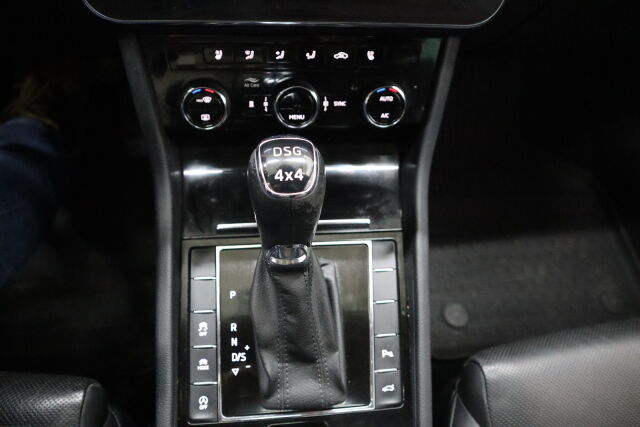 Skoda Superb 2018 Combi 2,0 TDI 190 4x4 L&K DSG Autom. MYYNNISSÄ HUUTOKAUPAT.COM KAUTTA!