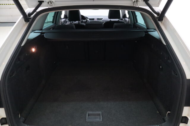 Skoda Superb 2018 Combi 2,0 TDI 190 4x4 L&K DSG Autom. MYYNNISSÄ HUUTOKAUPAT.COM KAUTTA!