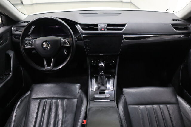 Skoda Superb 2018 Combi 2,0 TDI 190 4x4 L&K DSG Autom. MYYNNISSÄ HUUTOKAUPAT.COM KAUTTA!