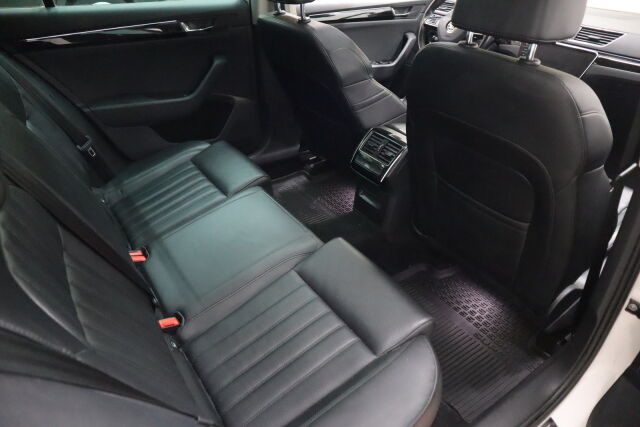 Skoda Superb 2018 Combi 2,0 TDI 190 4x4 L&K DSG Autom. MYYNNISSÄ HUUTOKAUPAT.COM KAUTTA!