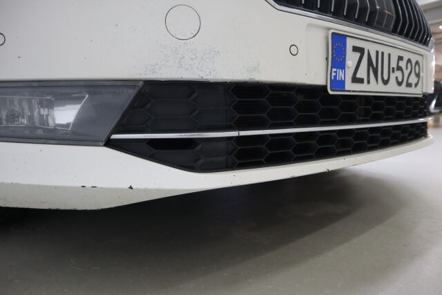 Skoda Superb 2018 Combi 2,0 TDI 190 4x4 L&K DSG Autom. MYYNNISSÄ HUUTOKAUPAT.COM KAUTTA!