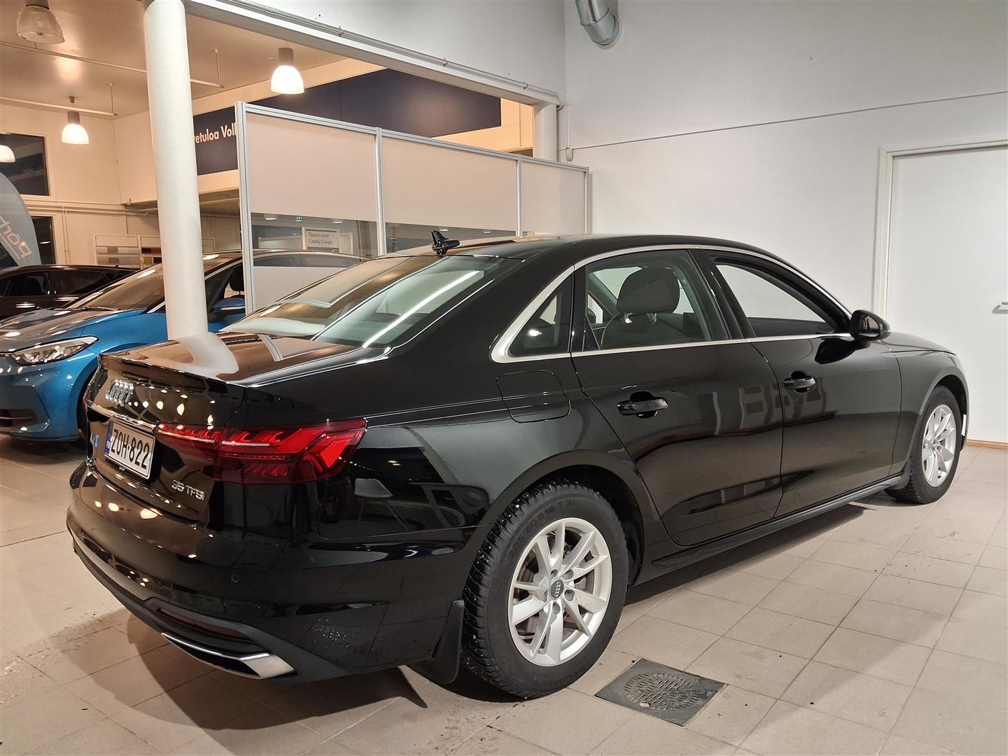 Audi A4 2022, kuva 4/16