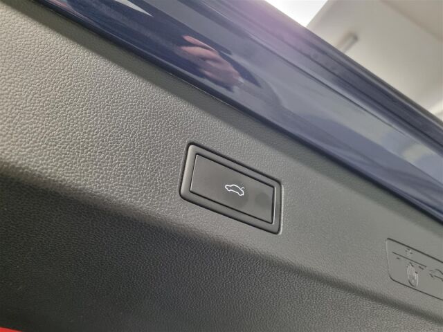 VOLKSWAGEN Golf 2022 Variant Comfort 1,5 eTSI 110 kW (MHEV) DSG-automaatti / Webasto / Koukku / P-Kamera / ACC