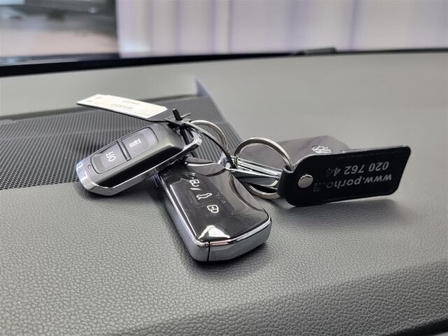 VOLKSWAGEN Golf 2022 Variant Comfort 1,5 eTSI 110 kW (MHEV) DSG-automaatti / Webasto / Koukku / P-Kamera / ACC