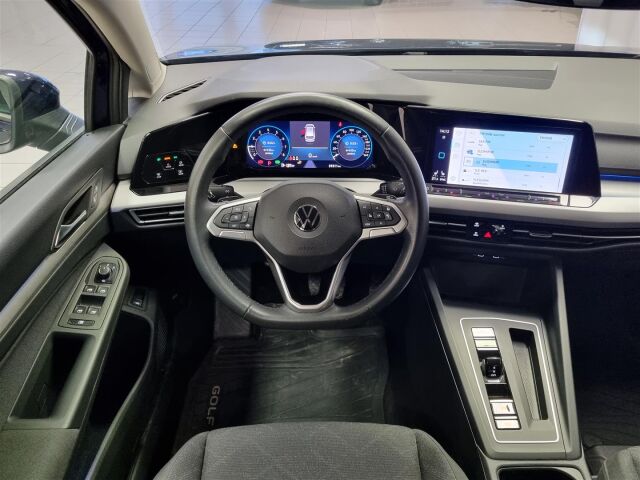 VOLKSWAGEN Golf 2022 Variant Comfort 1,5 eTSI 110 kW (MHEV) DSG-automaatti / Webasto / Koukku / P-Kamera / ACC