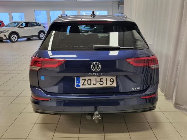 VOLKSWAGEN Golf 2022 Variant Comfort 1,5 eTSI 110 kW (MHEV) DSG-automaatti / Webasto / Koukku / P-Kamera / ACC