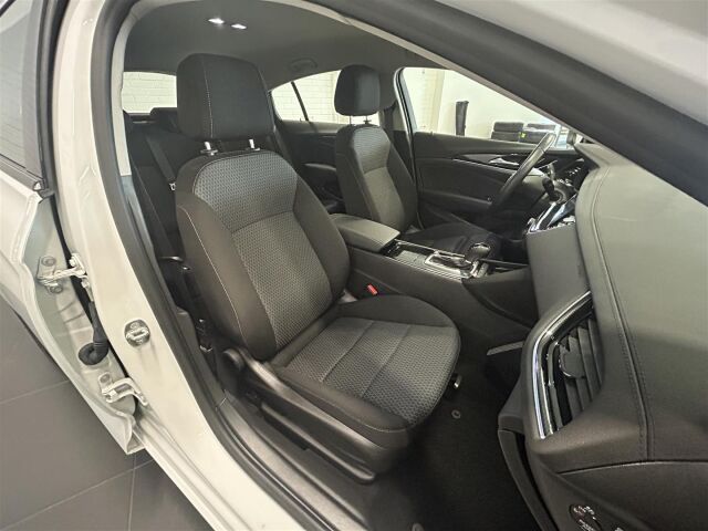OPEL Insignia 2023 Grand Sport Innovation Plus 175 D Turbo A / Koukku / ACC / Lämpöpaketti / Todella hieno!