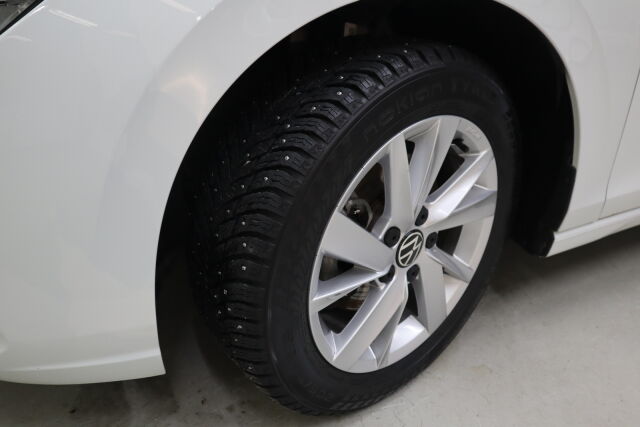 VOLKSWAGEN Golf 2022 Comfort Business 1,5 eTSI 96 kW (MHEV) DSG-automaatti