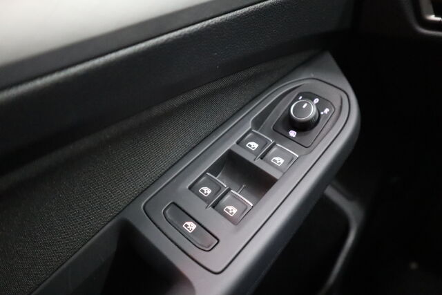 VOLKSWAGEN Golf 2022 Comfort Business 1,5 eTSI 96 kW (MHEV) DSG-automaatti