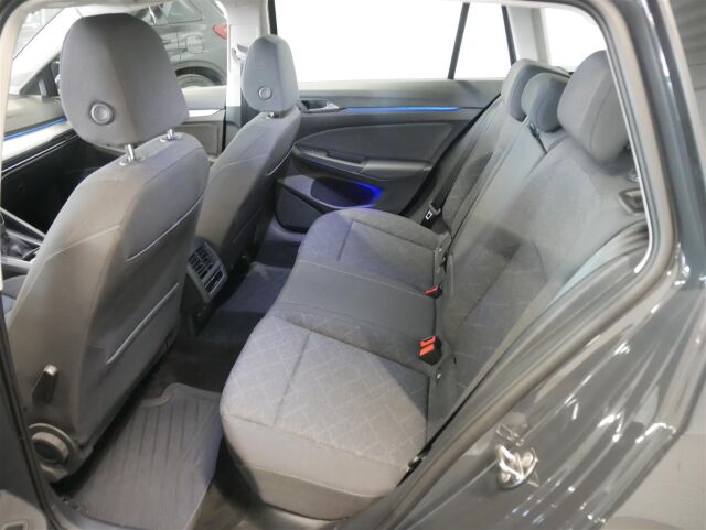 VOLKSWAGEN Golf 2023 Variant Comfort 1,0 TSI 81 kW, 1-omisteinen, vetokoukku, webasto! Vähän ajettu!