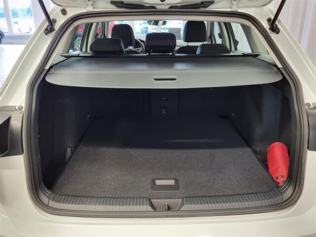 VOLKSWAGEN Golf 2023 Variant Comfort 1,0 TSI 81 kW / ACC / Webasto / Tutkat / Koukku