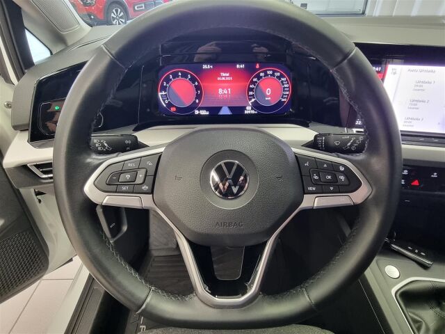 VOLKSWAGEN Golf 2023 Variant Comfort 1,0 TSI 81 kW / ACC / Webasto / Tutkat / Koukku