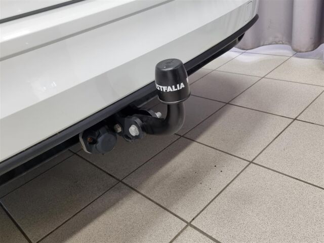 VOLKSWAGEN Golf 2023 Variant Comfort 1,0 TSI 81 kW / ACC / Webasto / Tutkat / Koukku