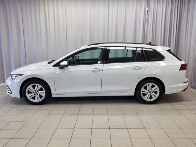 VOLKSWAGEN Golf 2023 Variant Comfort 1,0 TSI 81 kW / ACC / Webasto / Tutkat / Koukku