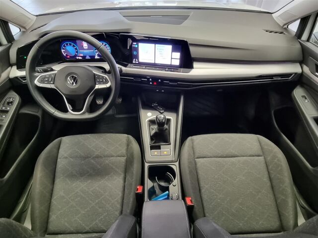 VOLKSWAGEN Golf 2023 Variant Comfort 1,0 TSI 81 kW / ACC / Webasto / Tutkat / Koukku