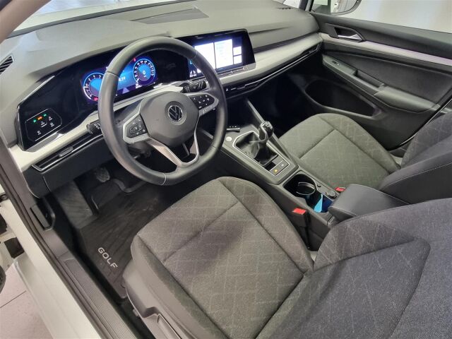 VOLKSWAGEN Golf 2023 Variant Comfort 1,0 TSI 81 kW / ACC / Webasto / Tutkat / Koukku