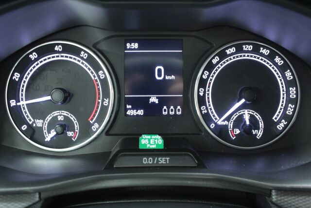 SKODA Kamiq 2023 1.0 TSI 110 Ambition