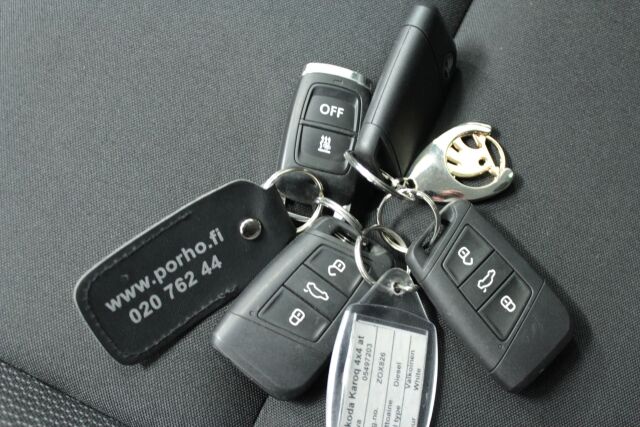 SKODA Karoq 2023 2.0 TDI 150 4x4 Ambition DSG Autom.