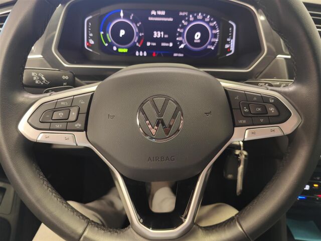 VOLKSWAGEN Tiguan 2023 Comfort eHybrid 180 kW DSG-automaatti  * Vetokoukku / ACC / Navi / P- Kamera *