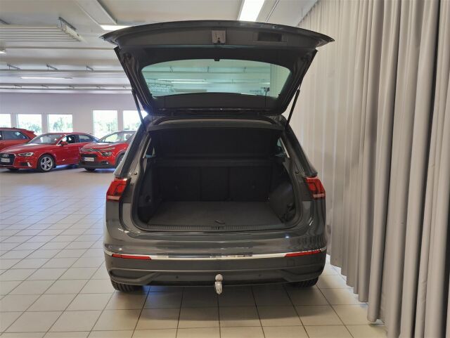 VOLKSWAGEN Tiguan 2023 Comfort eHybrid 180 kW DSG-automaatti  * Vetokoukku / ACC / Navi / P- Kamera *