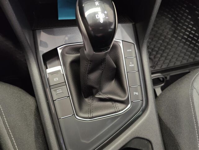 VOLKSWAGEN Tiguan 2023 Comfort eHybrid 180 kW DSG-automaatti  * Vetokoukku / ACC / Navi / P- Kamera *