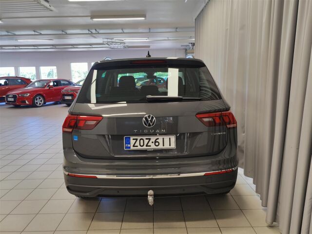 VOLKSWAGEN Tiguan 2023 Comfort eHybrid 180 kW DSG-automaatti  * Vetokoukku / ACC / Navi / P- Kamera *