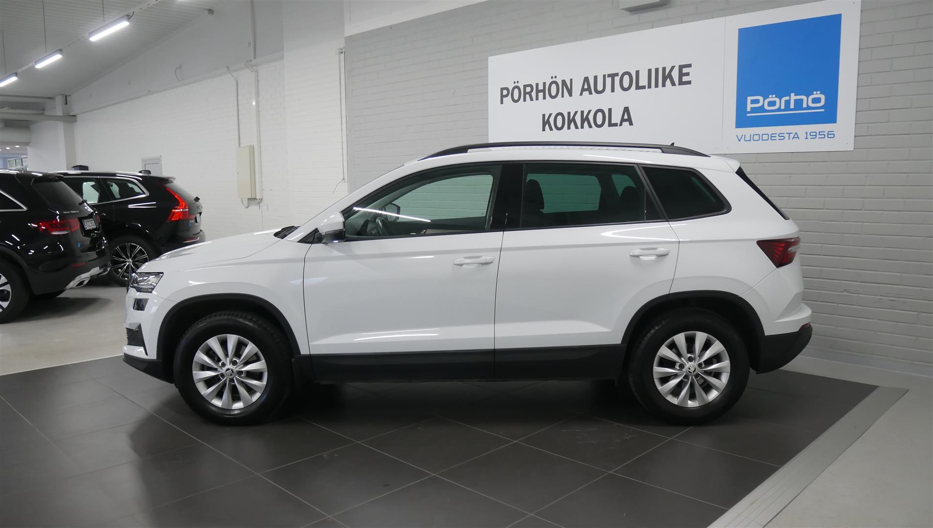 Skoda Karoq 2023, photo 2/20