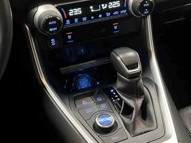 TOYOTA RAV4 Plug-in 2021 Hybrid 2,5 AWD-i Premium PHEV *Relax -turva saatavilla *ACC *JBL *HUD *360CAM *RATINLÄMMITYS *NAHKAS