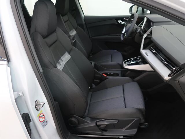 Audi Q4 e-tron 2025 Sportback 45 e-tron Land of quattro Plus