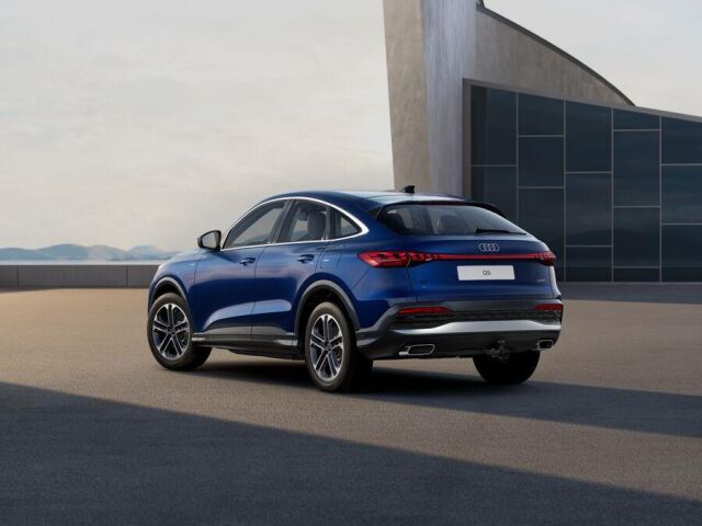 Audi Q5 2026 Sportback e-hybrid quattro 220 kW.  Nyt 3 vuoden jatkoturva veloituksetta.