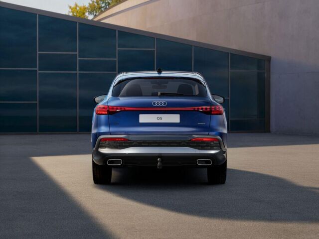 Audi Q5 2026 Sportback e-hybrid quattro 220 kW.  Nyt 3 vuoden jatkoturva veloituksetta.