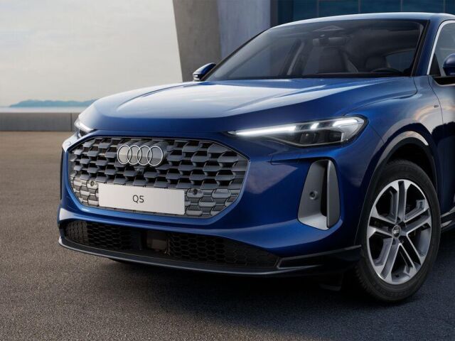 Audi Q5 2026 Sportback e-hybrid quattro 220 kW.  Nyt 3 vuoden jatkoturva veloituksetta.