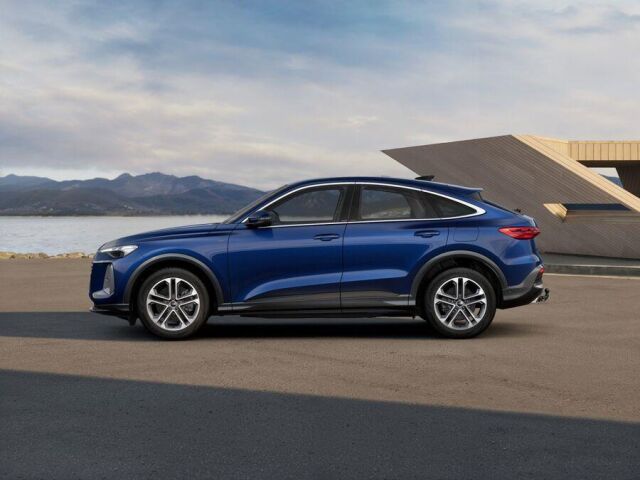 Audi Q5 2026 Sportback e-hybrid quattro 220 kW.  Nyt 3 vuoden jatkoturva veloituksetta.