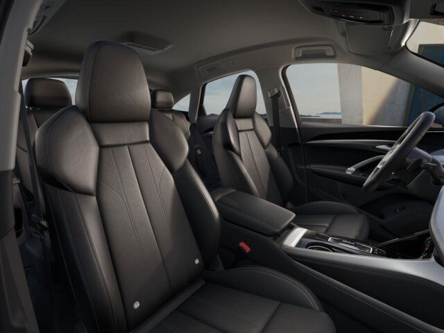 Audi Q5 2026 Sportback e-hybrid quattro 220 kW.  Nyt 3 vuoden jatkoturva veloituksetta.
