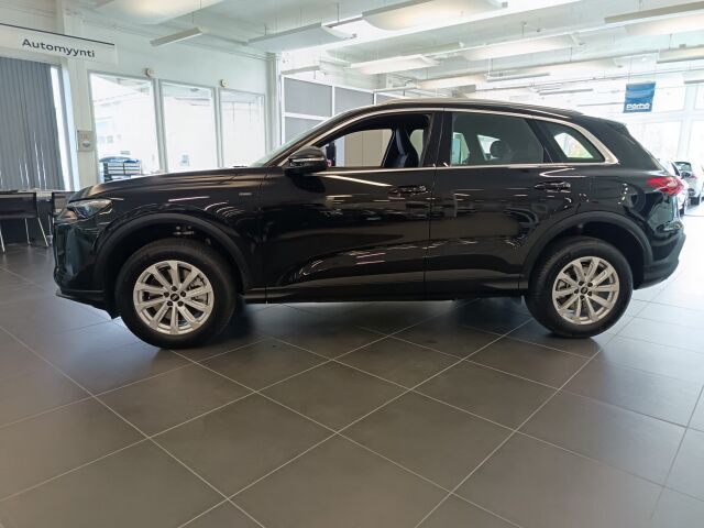 Audi Q5 2026 e-hybrid quattro 220 kW. jatkoturva 3.vuotta / 150.000km veloituksetta.