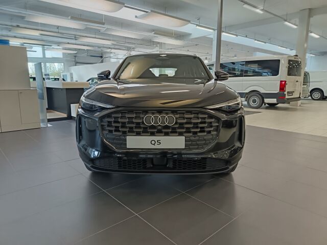 Audi Q5 2026 e-hybrid quattro 220 kW. jatkoturva 3.vuotta / 150.000km veloituksetta.