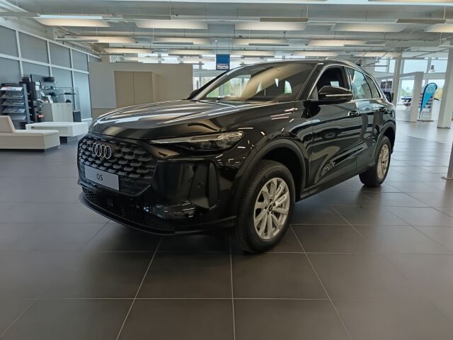 Audi Q5 2026 e-hybrid quattro 220 kW. jatkoturva 3.vuotta / 150.000km veloituksetta.