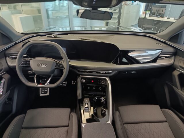 Audi Q5 2026 e-hybrid quattro 220 kW. jatkoturva 3.vuotta / 150.000km veloituksetta.