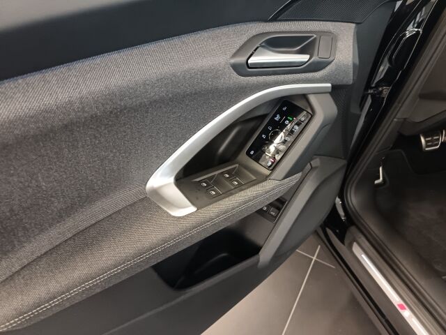 Audi Q5 2026 e-hybrid quattro 220 kW. jatkoturva 3.vuotta / 150.000km veloituksetta.