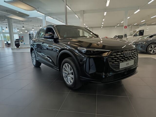 Audi Q5 2026 e-hybrid quattro 220 kW. jatkoturva 3.vuotta / 150.000km veloituksetta.