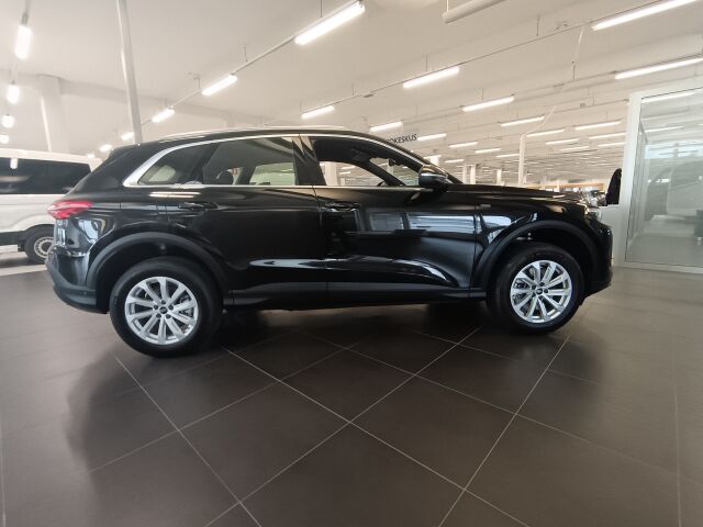 Audi Q5 2026 e-hybrid quattro 220 kW. jatkoturva 3.vuotta / 150.000km veloituksetta.
