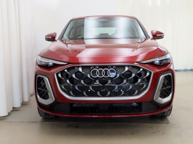 Audi Q5 2026 Sportback e-hybrid quattro 220 kW: Viiden vuoden/100 000km tehdastakuu!