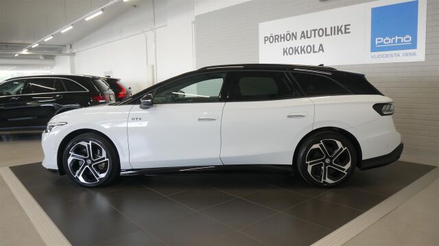 VOLKSWAGEN ID.7 2025 Tourer GTX 4MOTION 75-v Juhlamalli 250 kW, akku 86 kWh