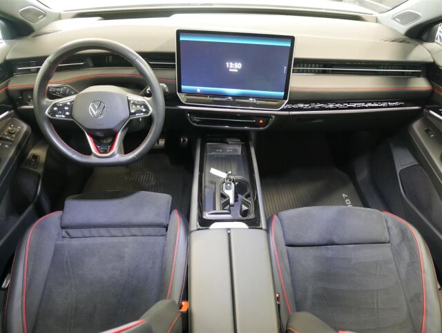 VOLKSWAGEN ID.7 2025 Tourer GTX 4MOTION 75-v Juhlamalli 250 kW, akku 86 kWh