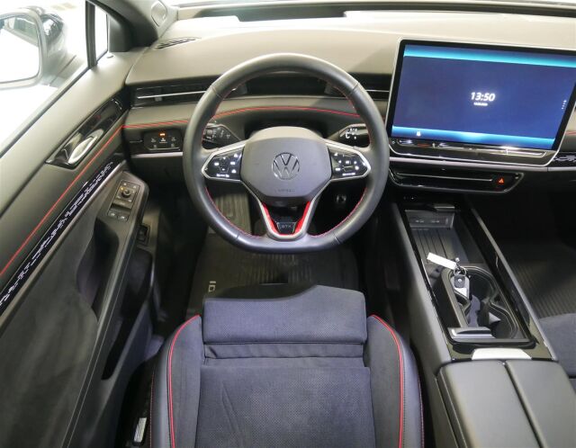VOLKSWAGEN ID.7 2025 Tourer GTX 4MOTION 75-v Juhlamalli 250 kW, akku 86 kWh
