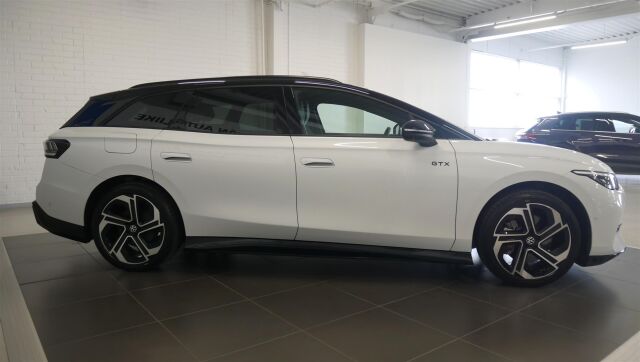 VOLKSWAGEN ID.7 2025 Tourer GTX 4MOTION 75-v Juhlamalli 250 kW, akku 86 kWh